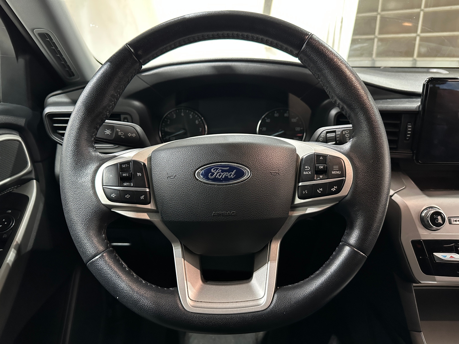 Thumbnail: 2022 Ford Explorer - 5