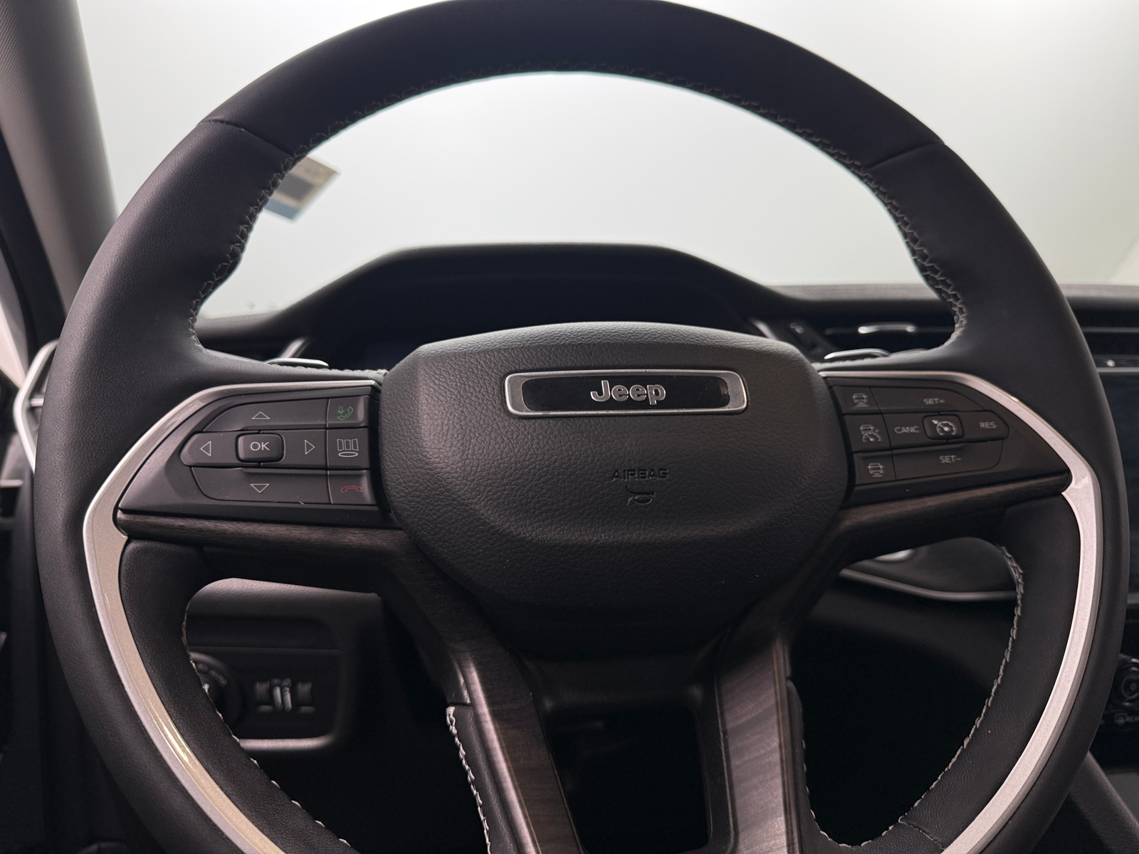 Thumbnail: 2023 Jeep Grand Cherokee - 4