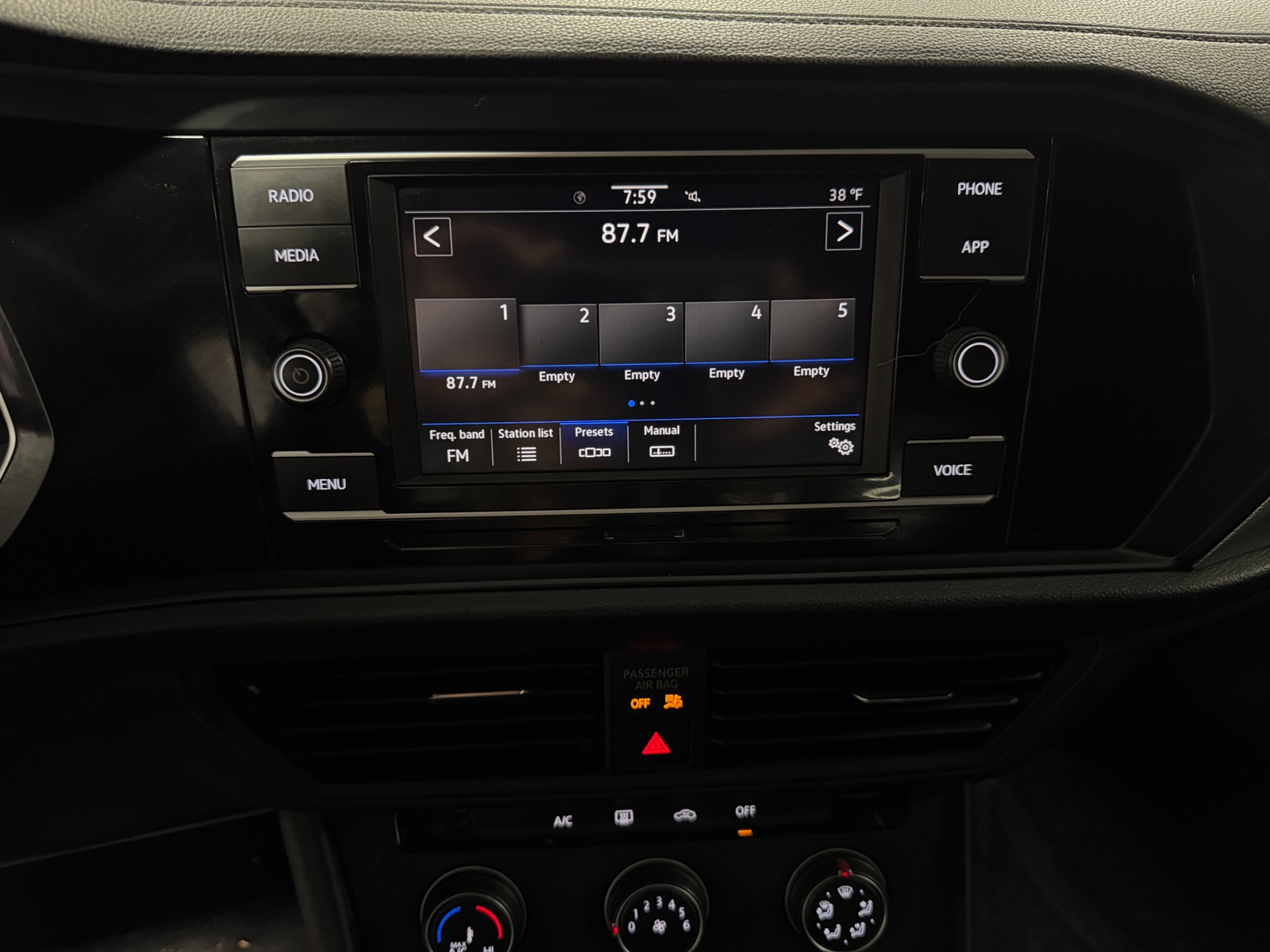 Thumbnail: 2023 Volkswagen Jetta - 4