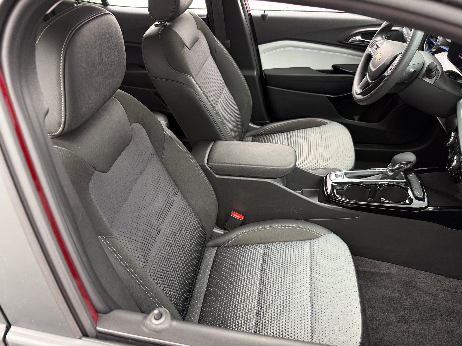 Thumbnail: 2025 Chevrolet Trax - 2