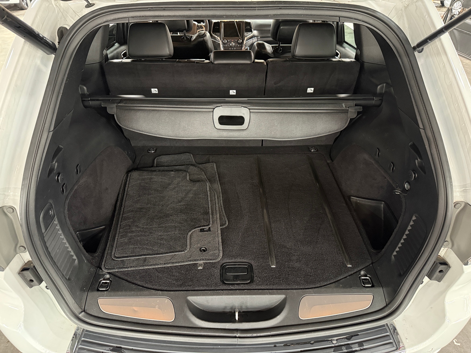 Thumbnail: 2015 Jeep Grand Cherokee - 6