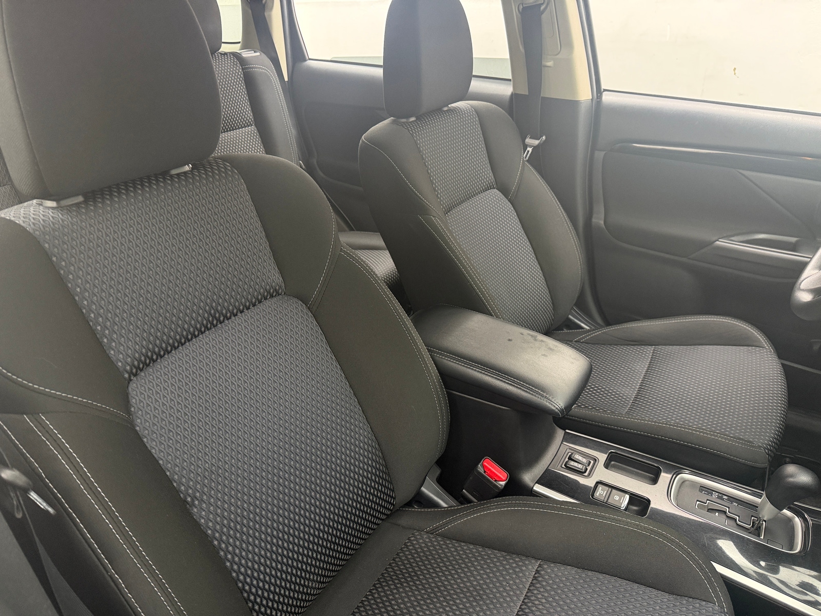 Thumbnail: 2019 Mitsubishi Outlander - 2