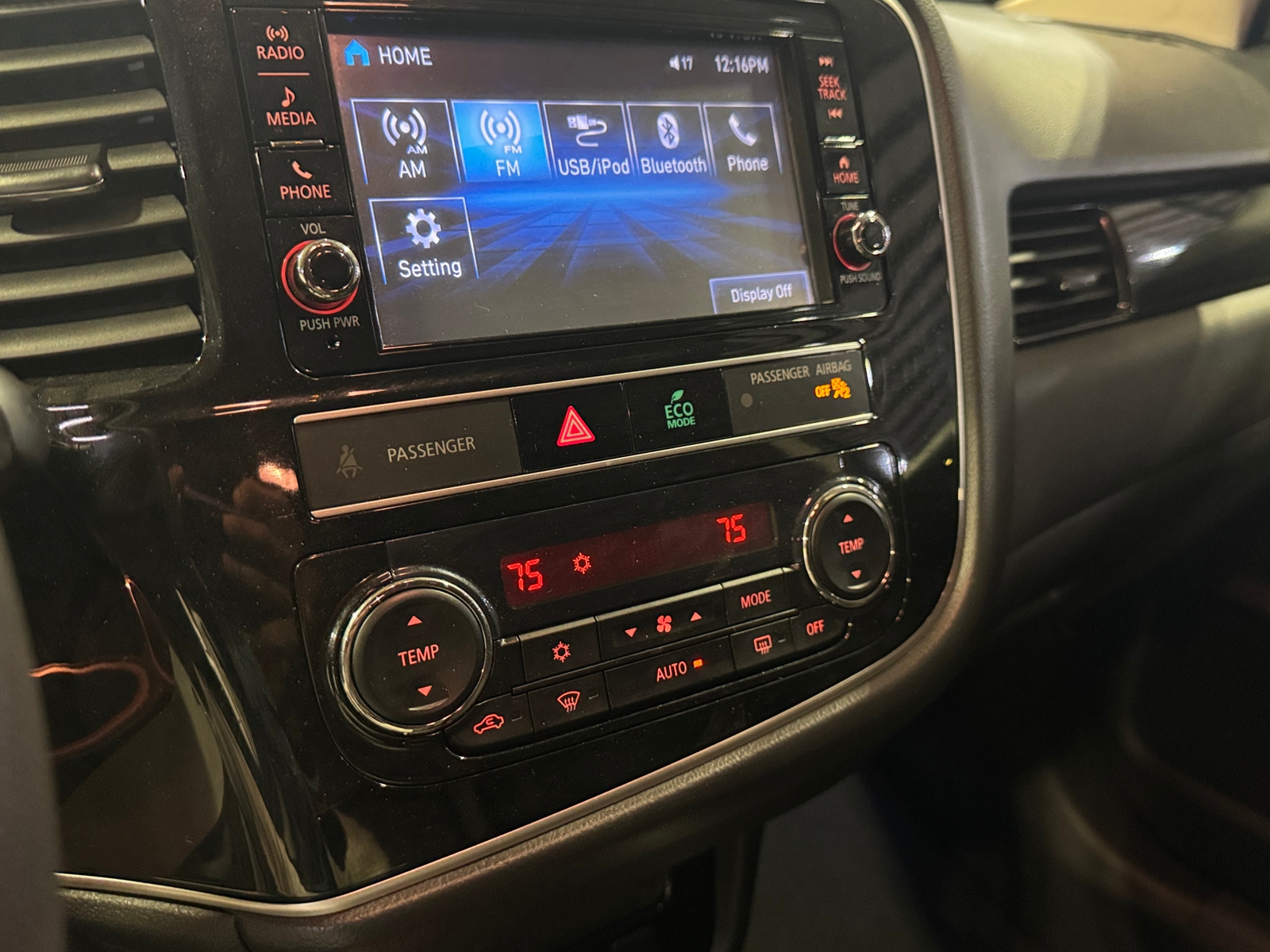 Thumbnail: 2019 Mitsubishi Outlander - 4