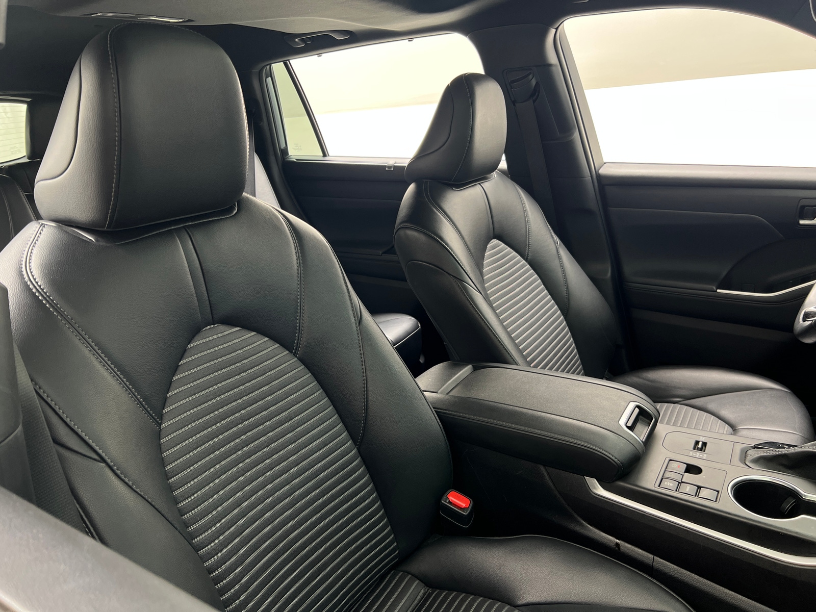 Thumbnail: 2024 Toyota Highlander - 2