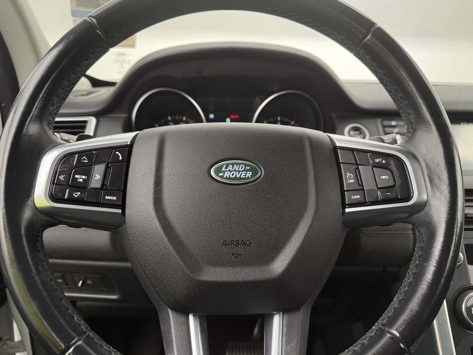 Thumbnail: 2019 Land Rover Discovery Sport - 4