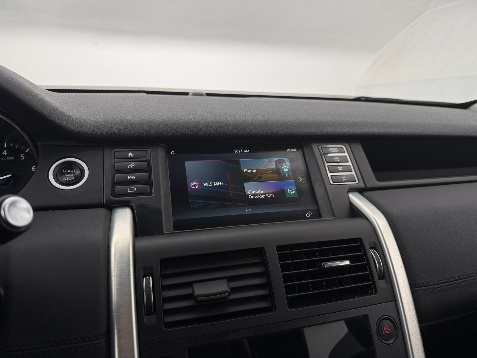 Thumbnail: 2019 Land Rover Discovery Sport - 3