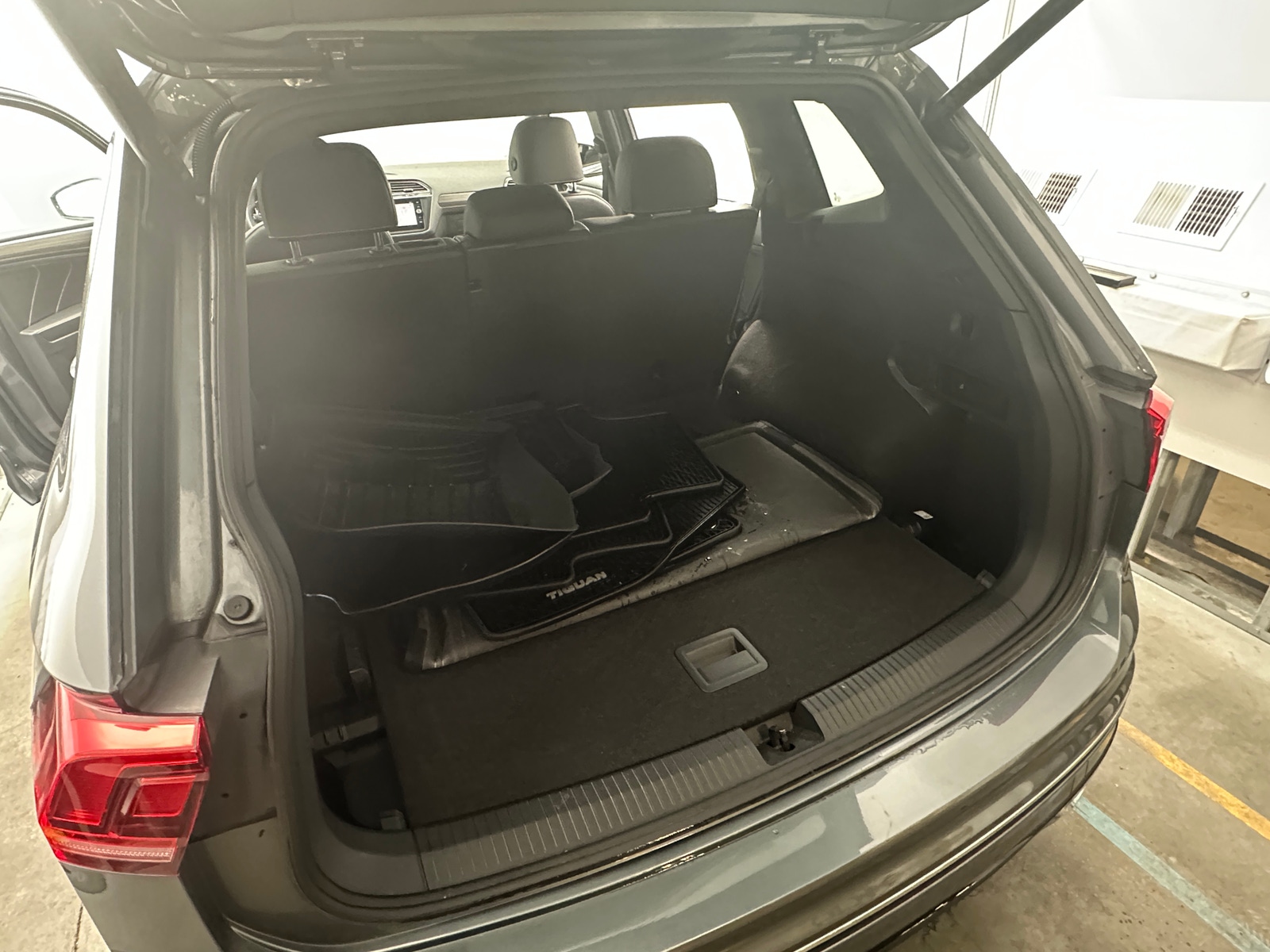 Thumbnail: 2022 Volkswagen Tiguan - 6