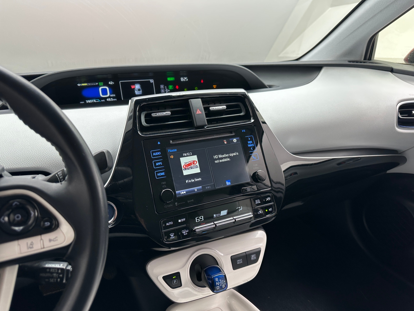 Thumbnail: 2017 Toyota Prius - 4