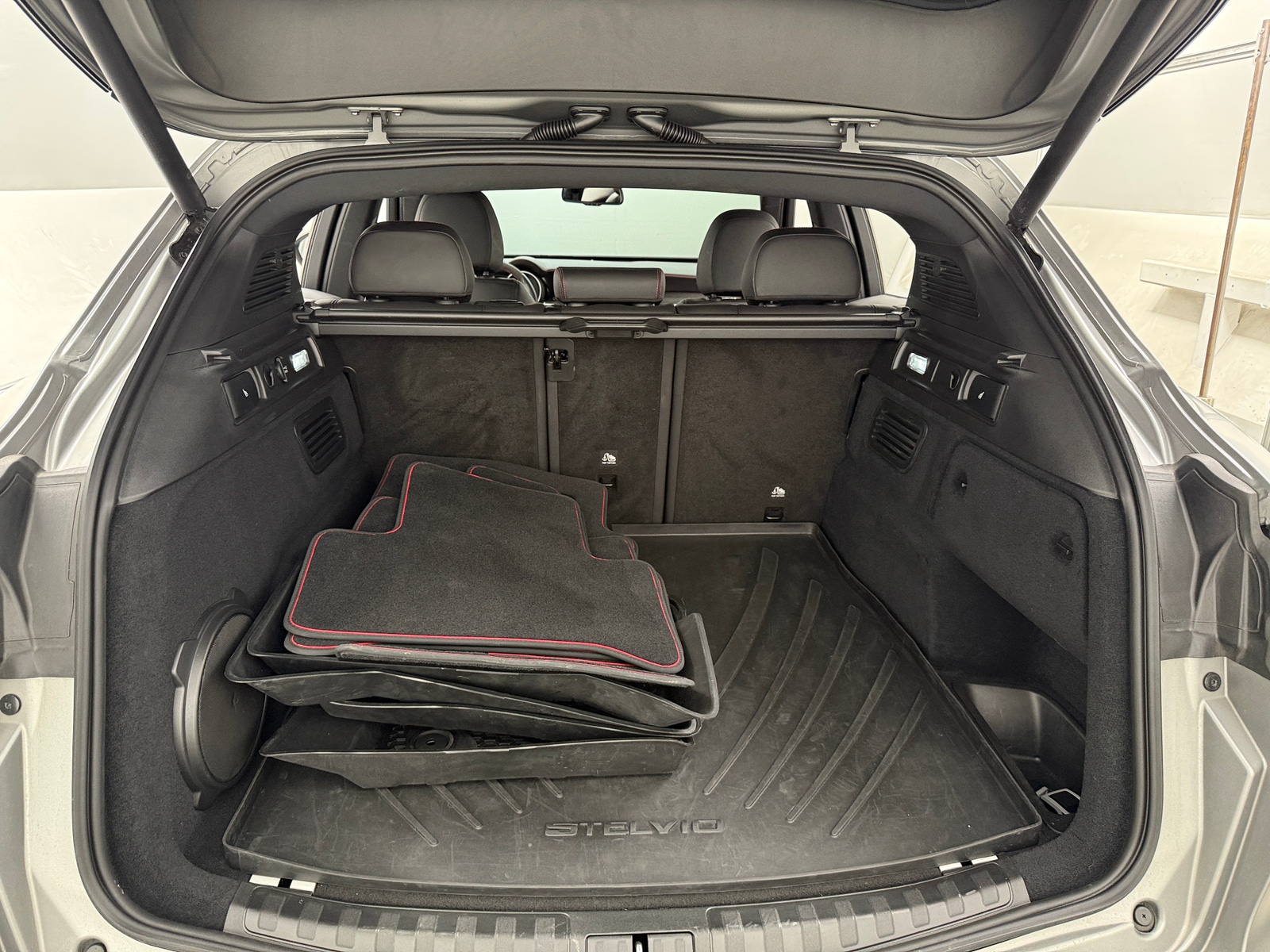 Thumbnail: 2019 Alfa Romeo Stelvio - 6