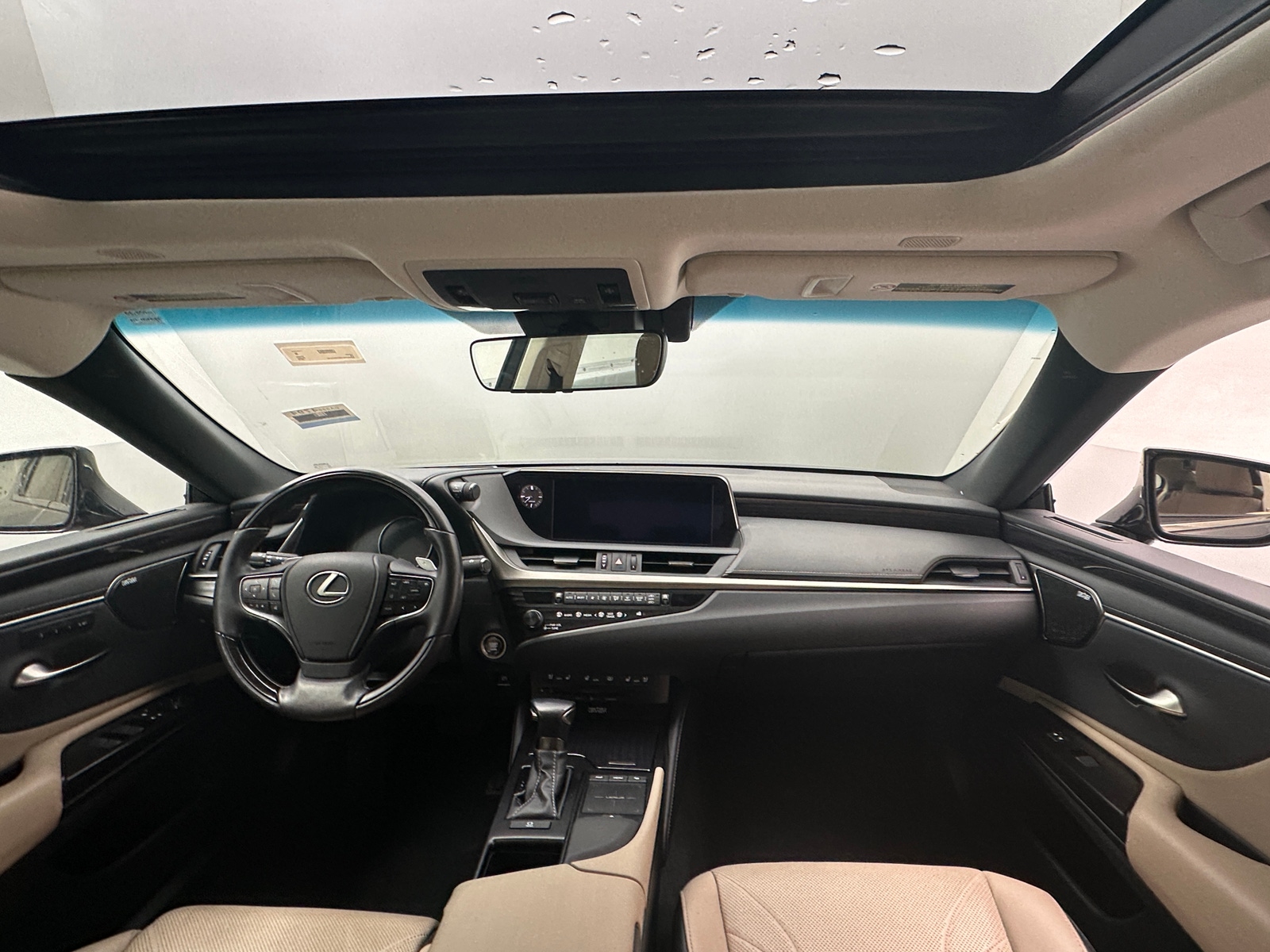 Thumbnail: 2019 Lexus ES - 2