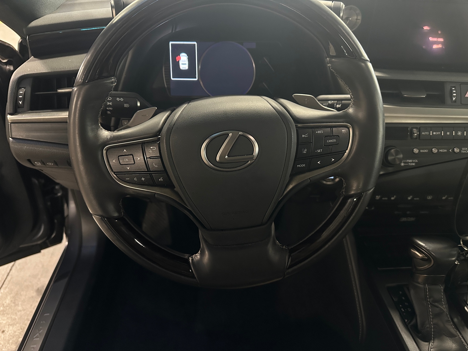 Thumbnail: 2019 Lexus ES - 4