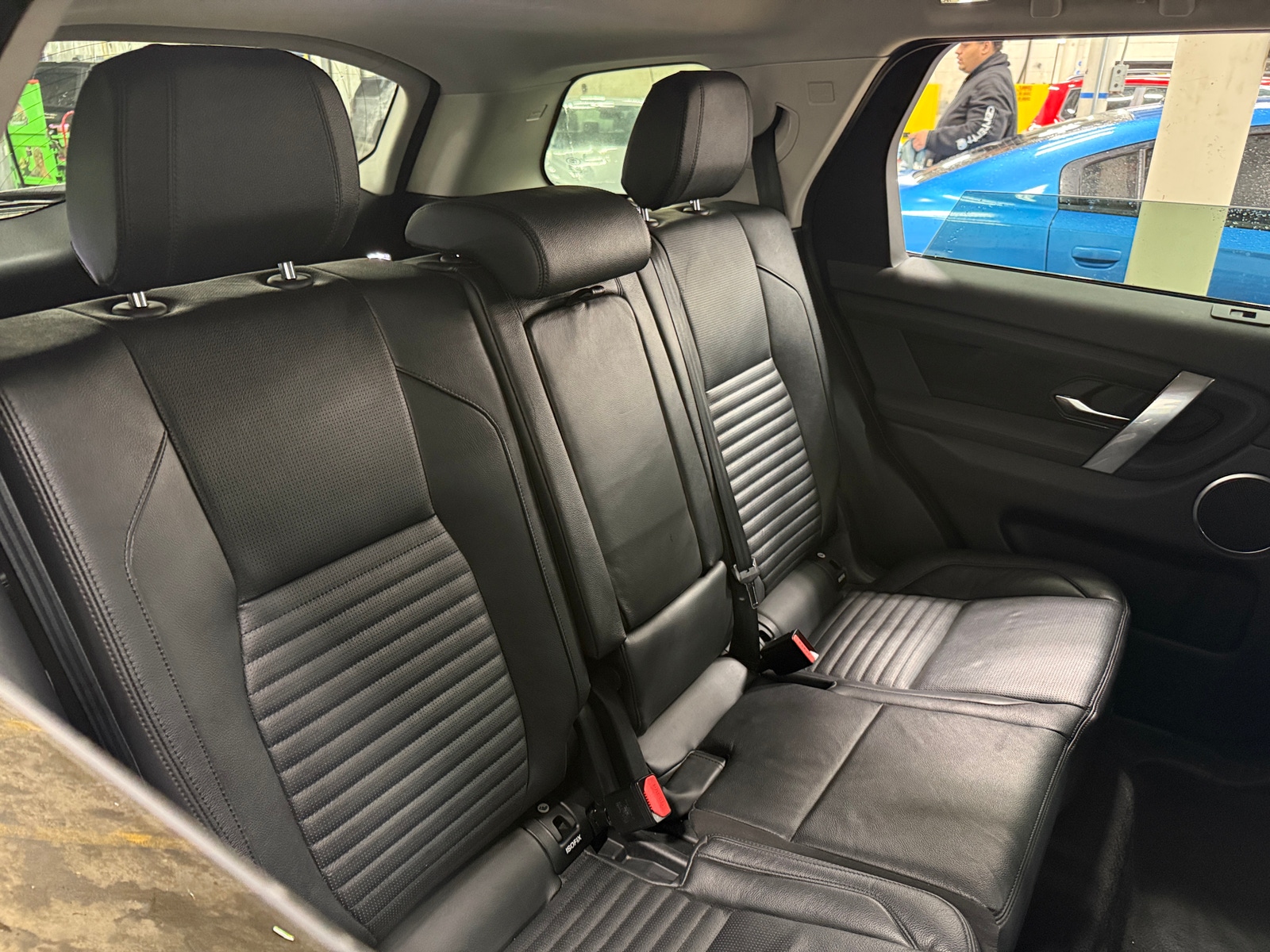 Thumbnail: 2022 Land Rover Discovery Sport - 6