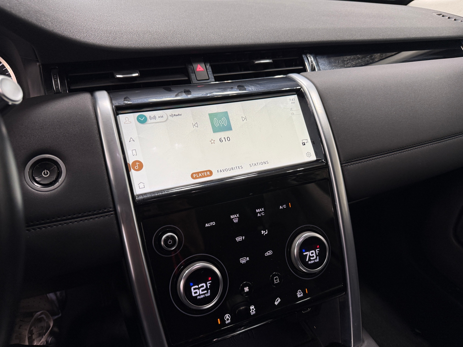 Thumbnail: 2022 Land Rover Discovery Sport - 4