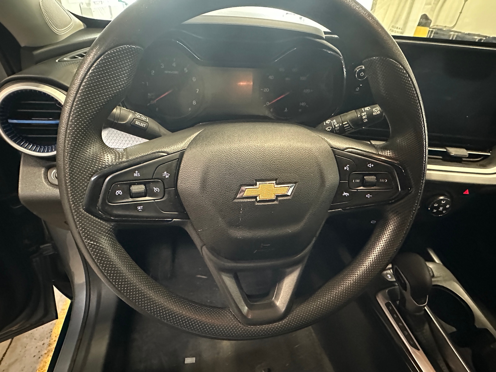 Thumbnail: 2025 Chevrolet Trax - 5