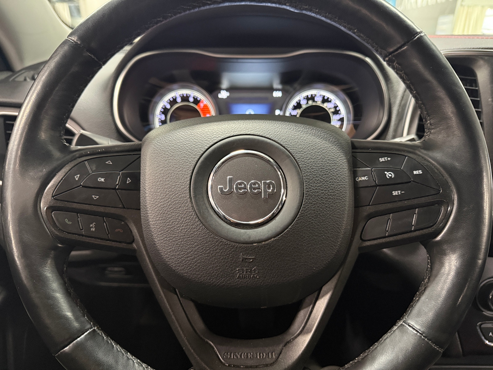 Thumbnail: 2019 Jeep Cherokee - 5