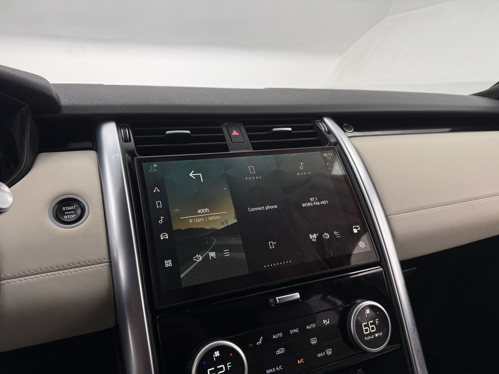 Thumbnail: 2022 Land Rover Discovery - 3