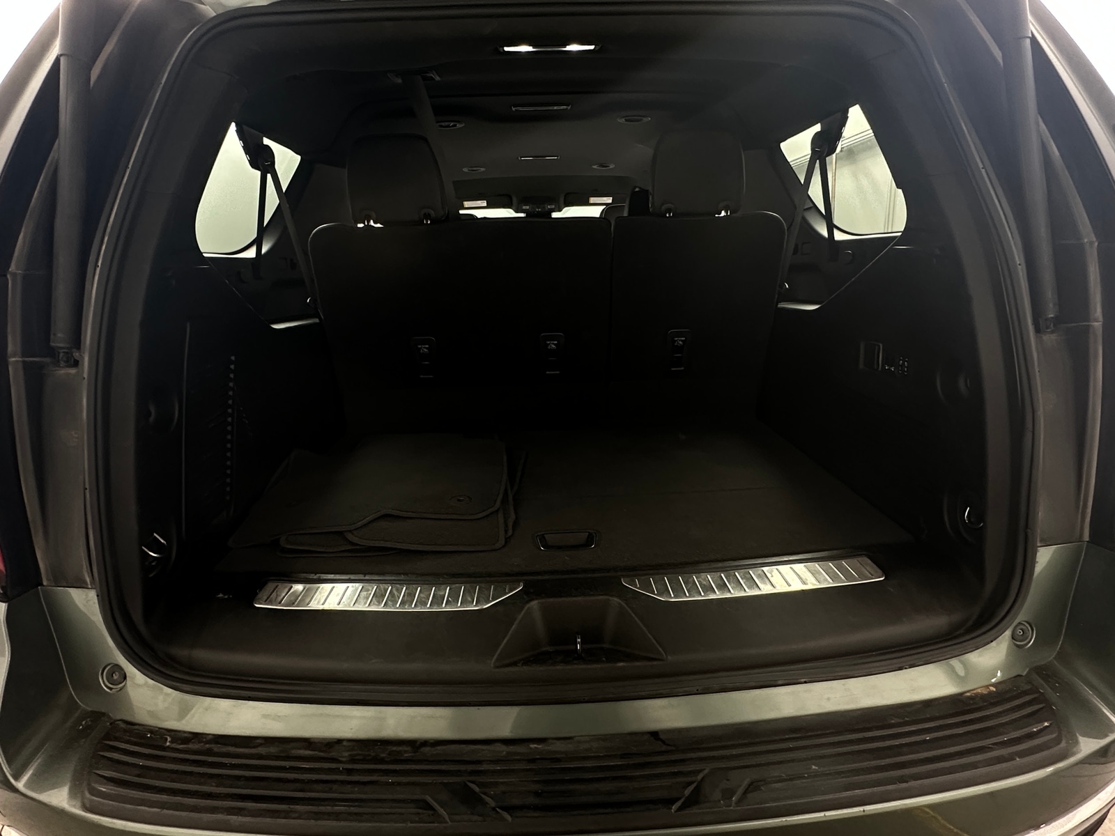 Thumbnail: 2023 Chevrolet Suburban - 6