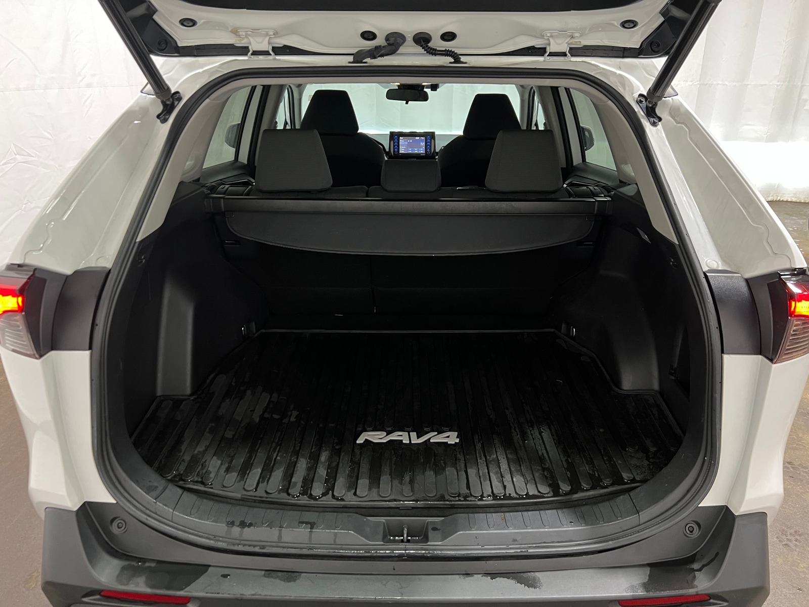 Thumbnail: 2021 Toyota RAV4 - 7