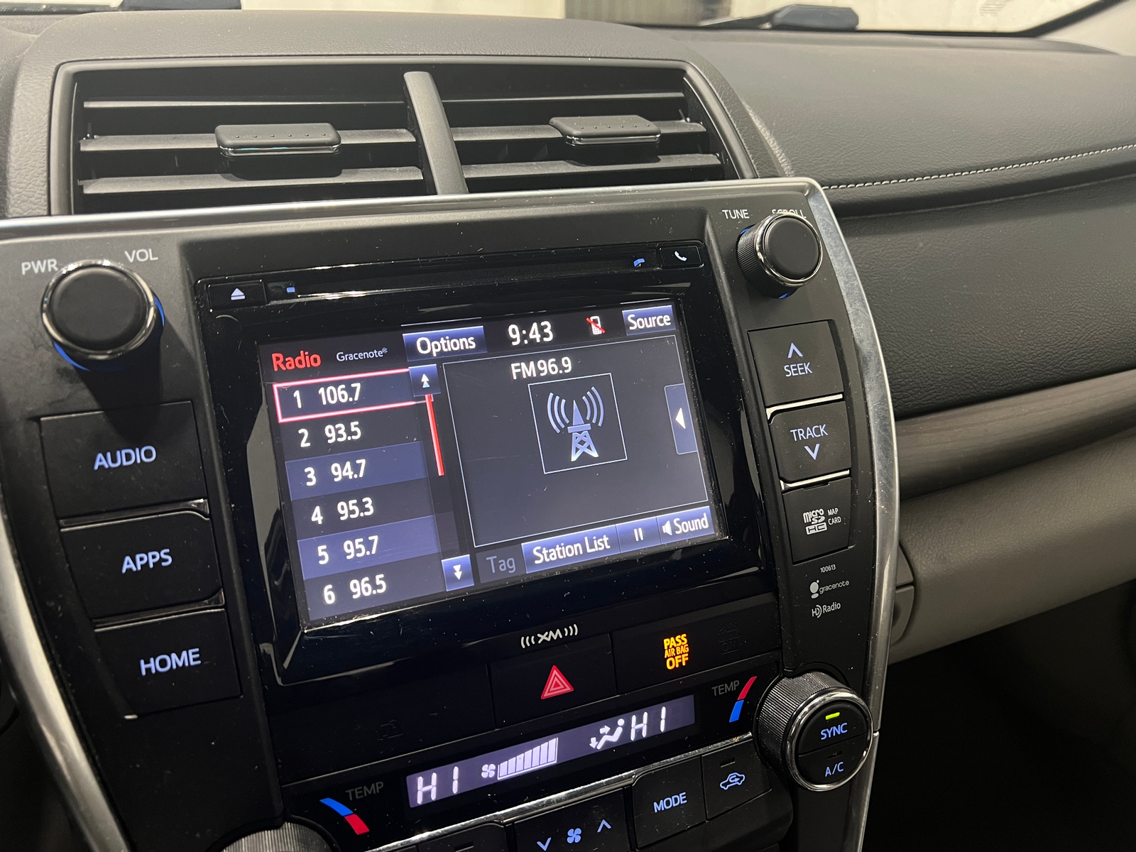 Thumbnail: 2016 Toyota Camry - 3