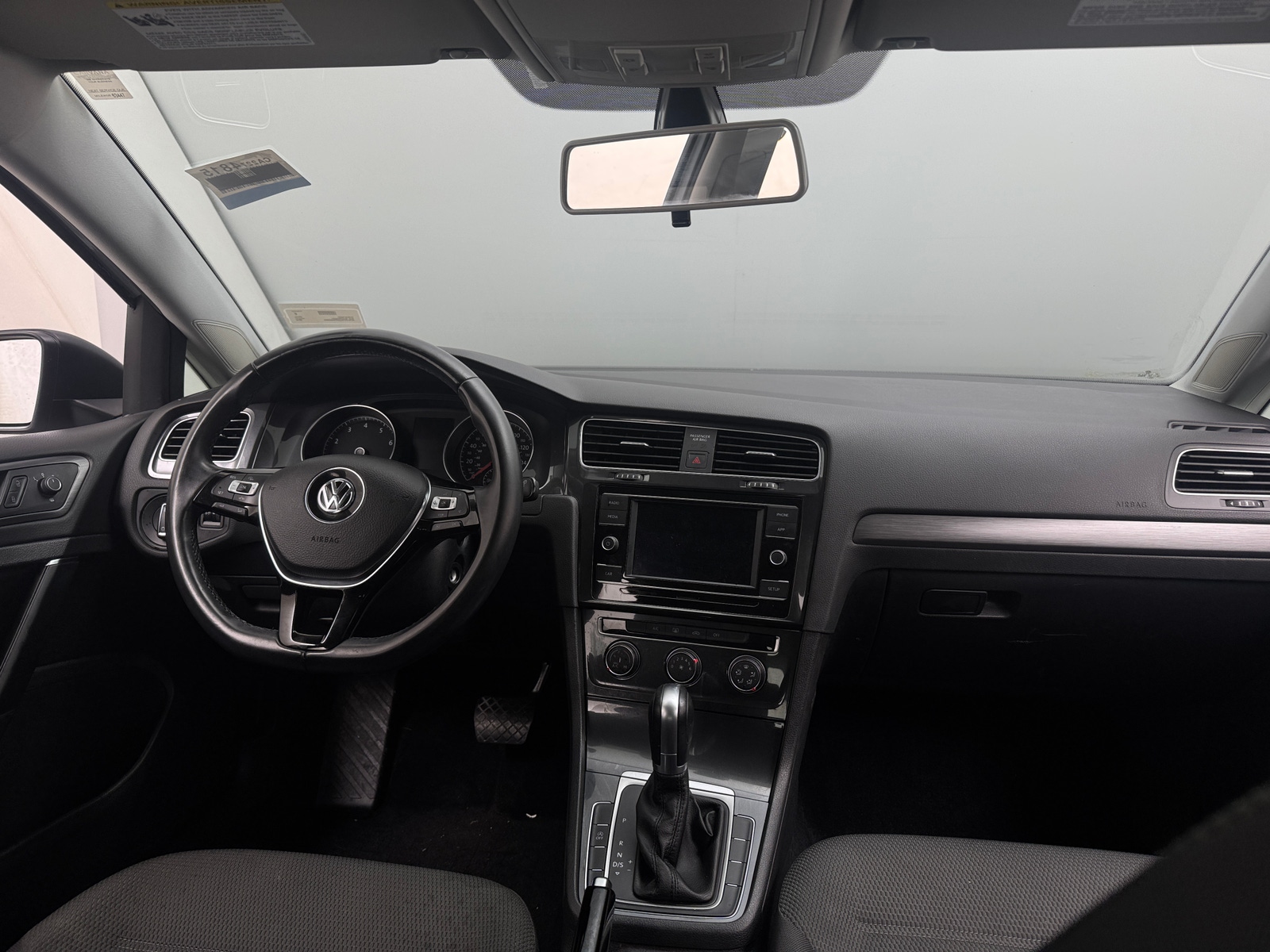 Thumbnail: 2019 Volkswagen e-Golf - 3