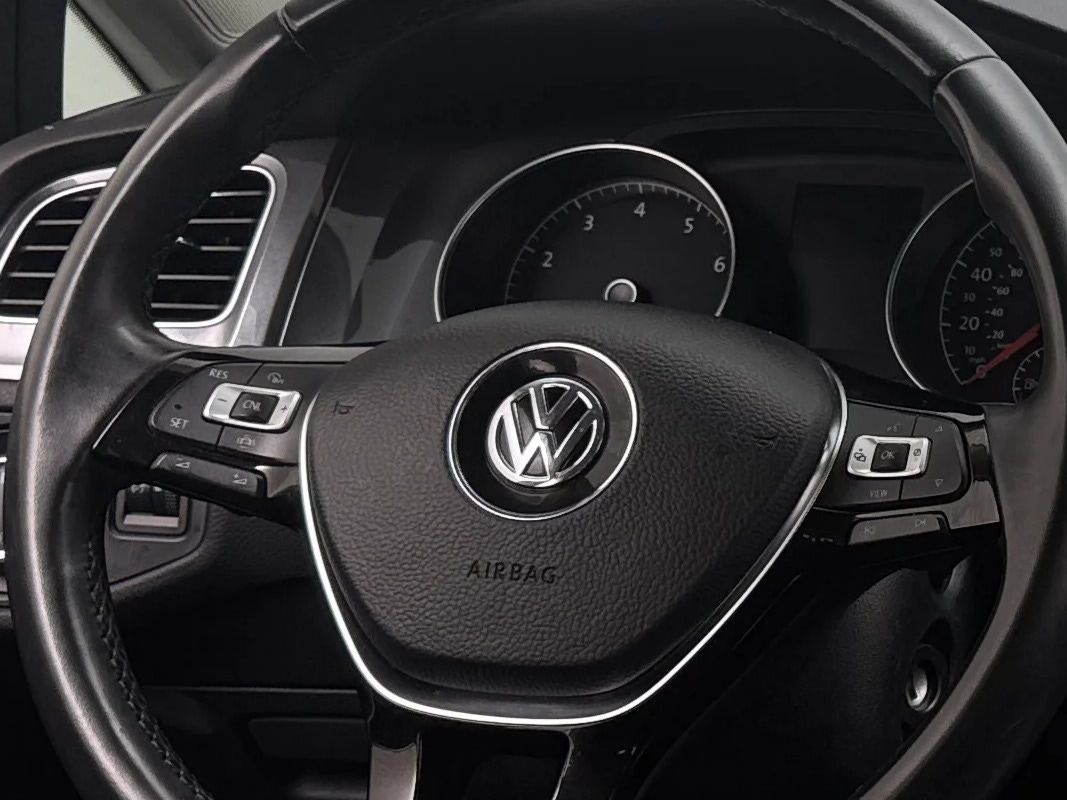 Thumbnail: 2019 Volkswagen e-Golf - 5