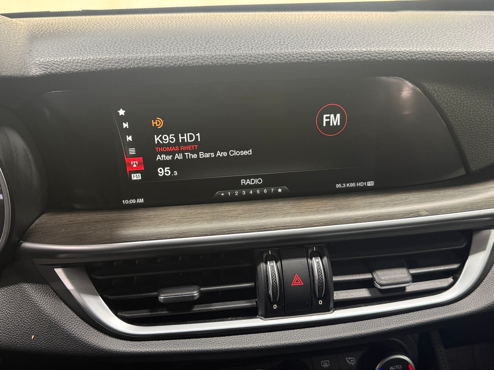 Thumbnail: 2018 Alfa Romeo Stelvio - 3