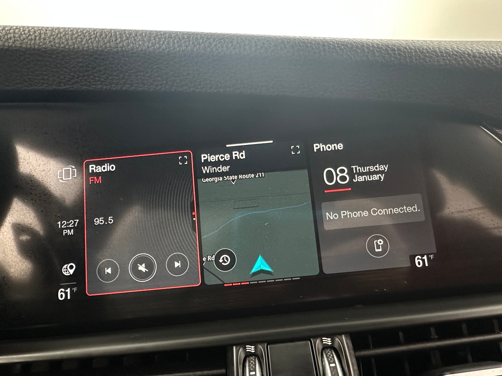 Thumbnail: 2022 Alfa Romeo Giulia - 3