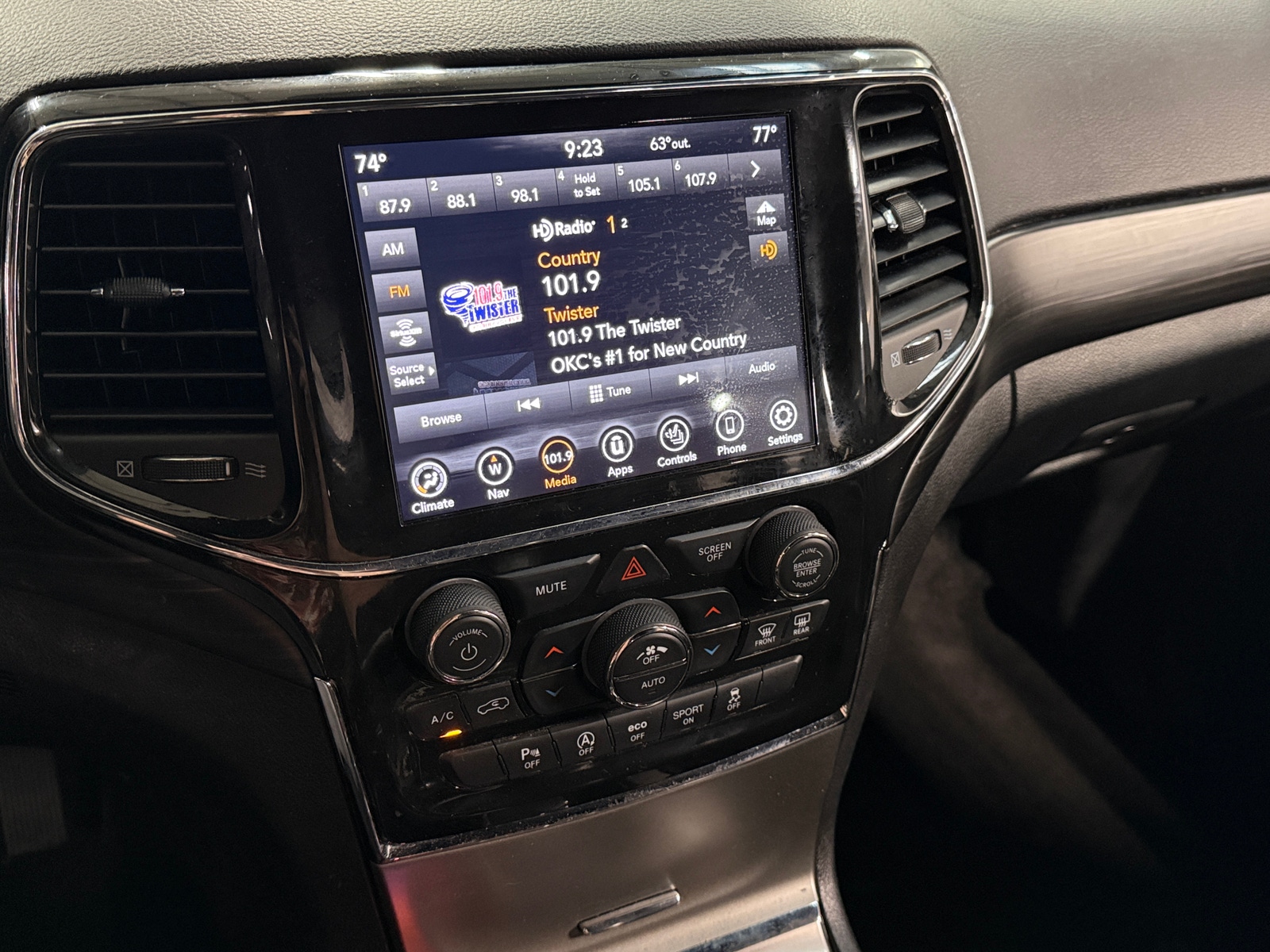 Thumbnail: 2021 Jeep Grand Cherokee - 4