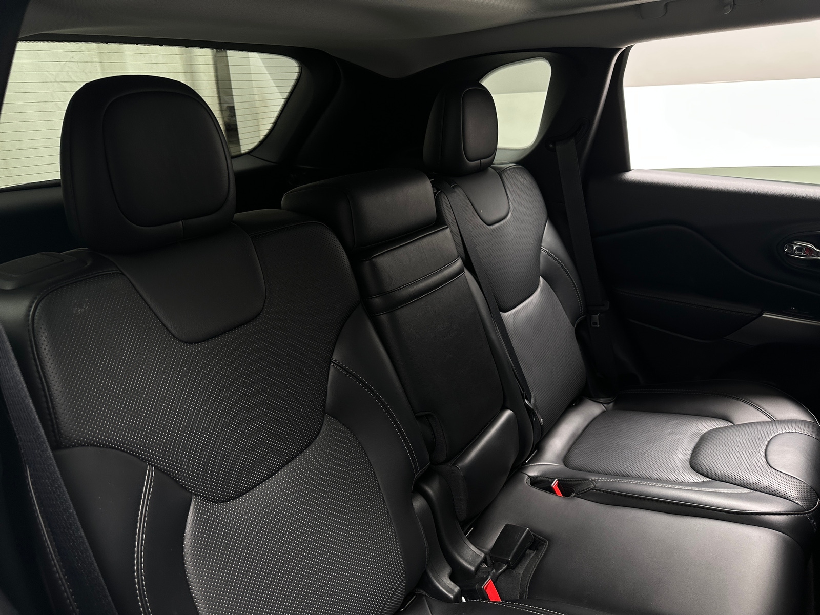 Thumbnail: 2019 Jeep Cherokee - 5