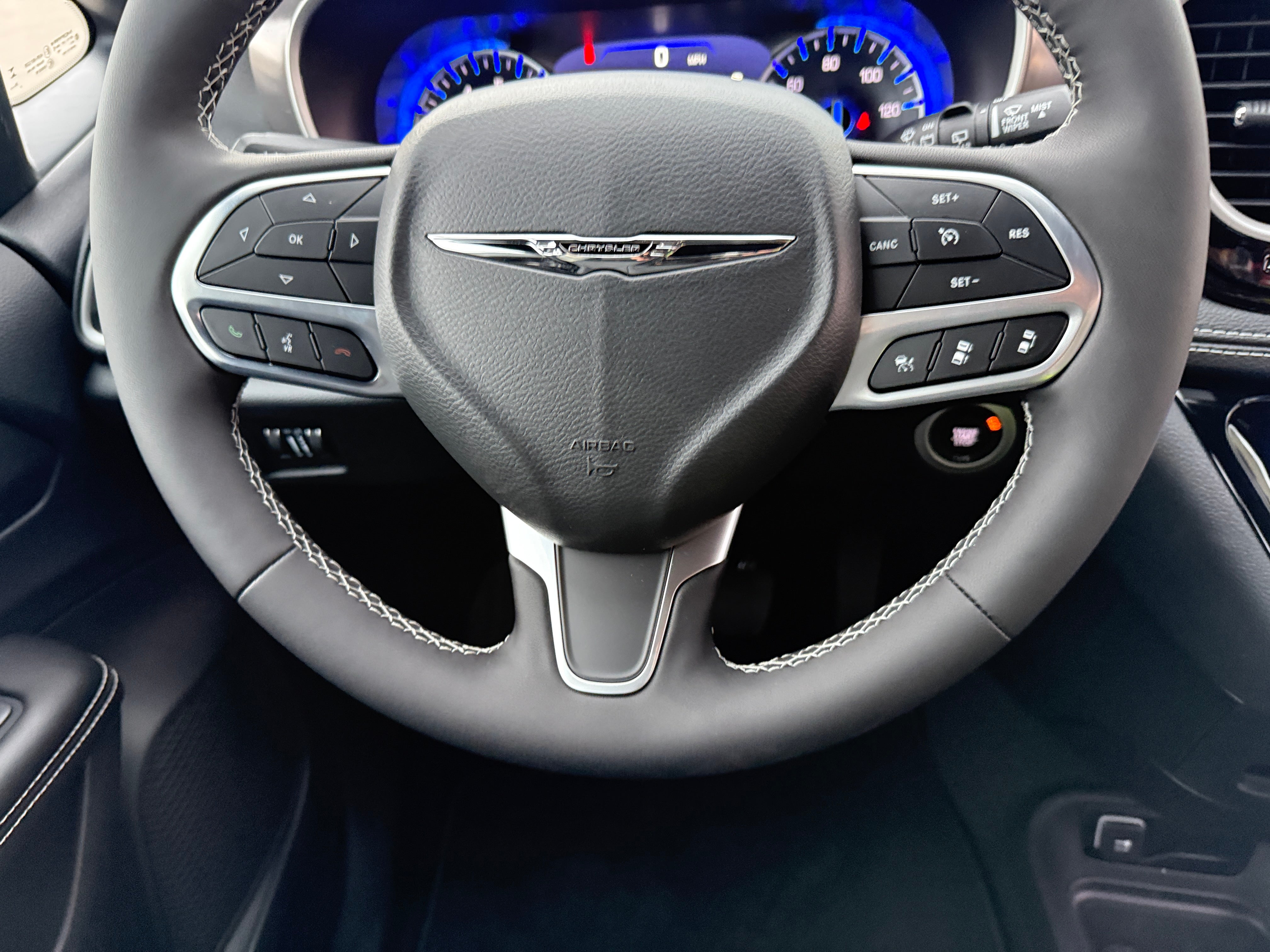 2026 Chrysler Pacifica Select AWD's photo