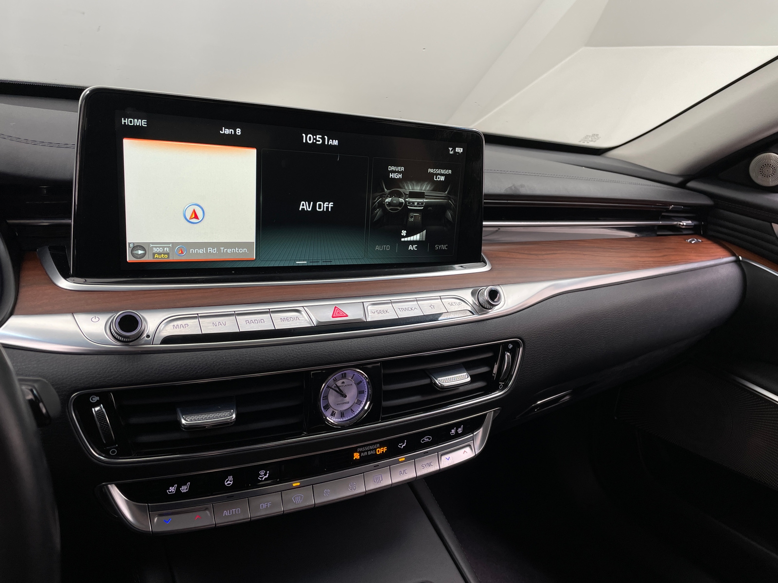 Thumbnail: 2019 Kia K900 - 3