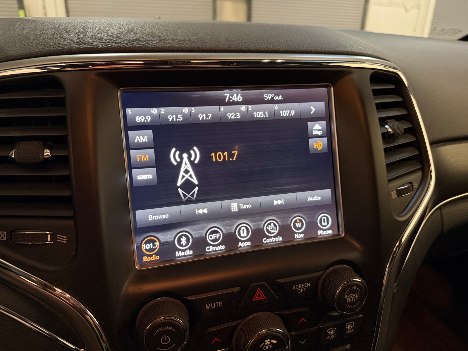 Thumbnail: 2018 Jeep Grand Cherokee - 3