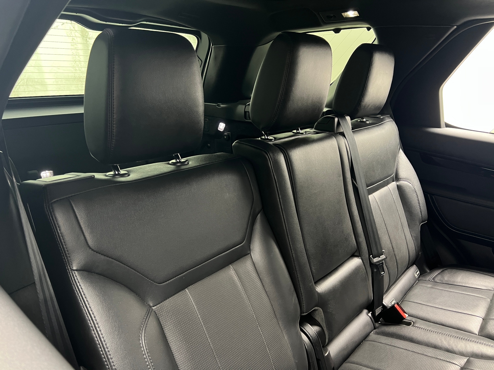 Thumbnail: 2018 Land Rover Discovery - 5