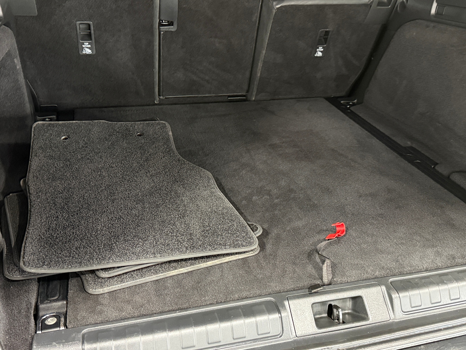 Thumbnail: 2018 Land Rover Discovery - 6