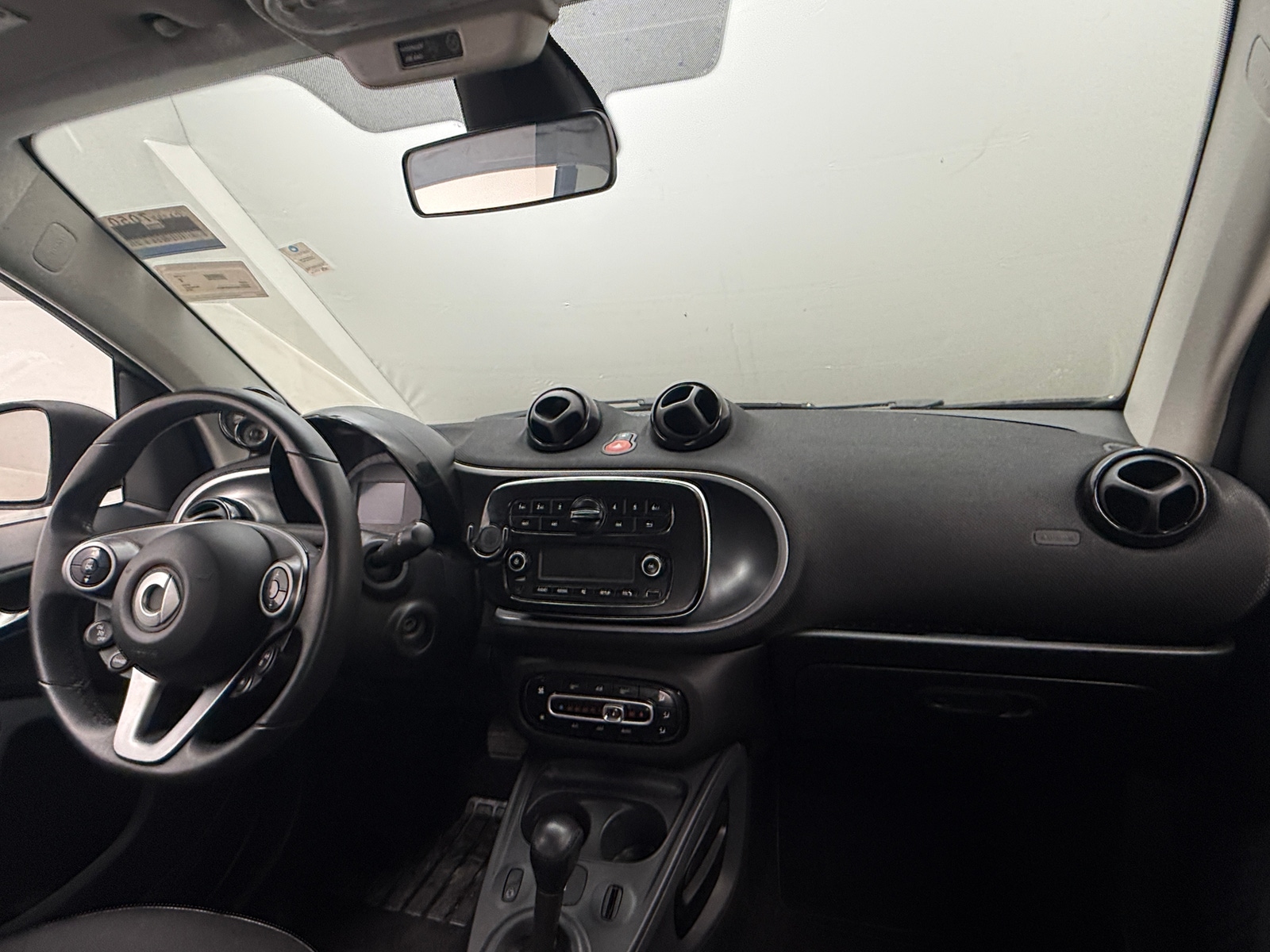 Thumbnail: 2016 smart fortwo - 3