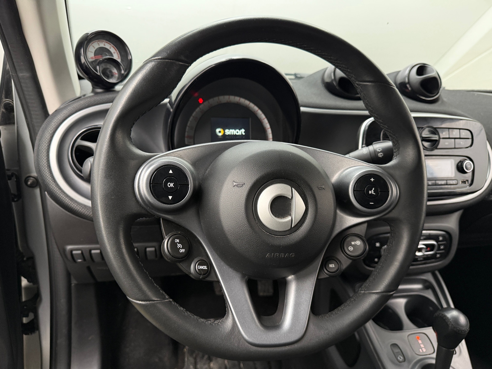 Thumbnail: 2016 smart fortwo - 5