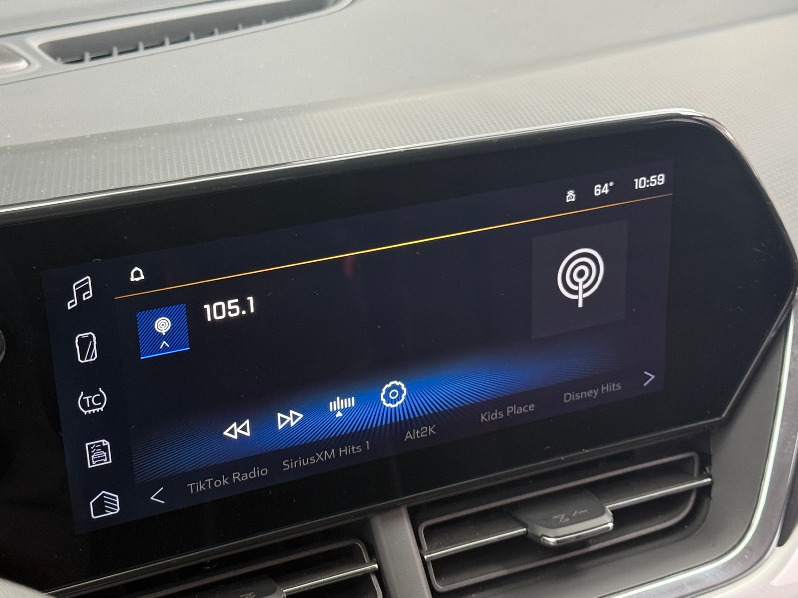 Thumbnail: 2025 Chevrolet Trax - 4