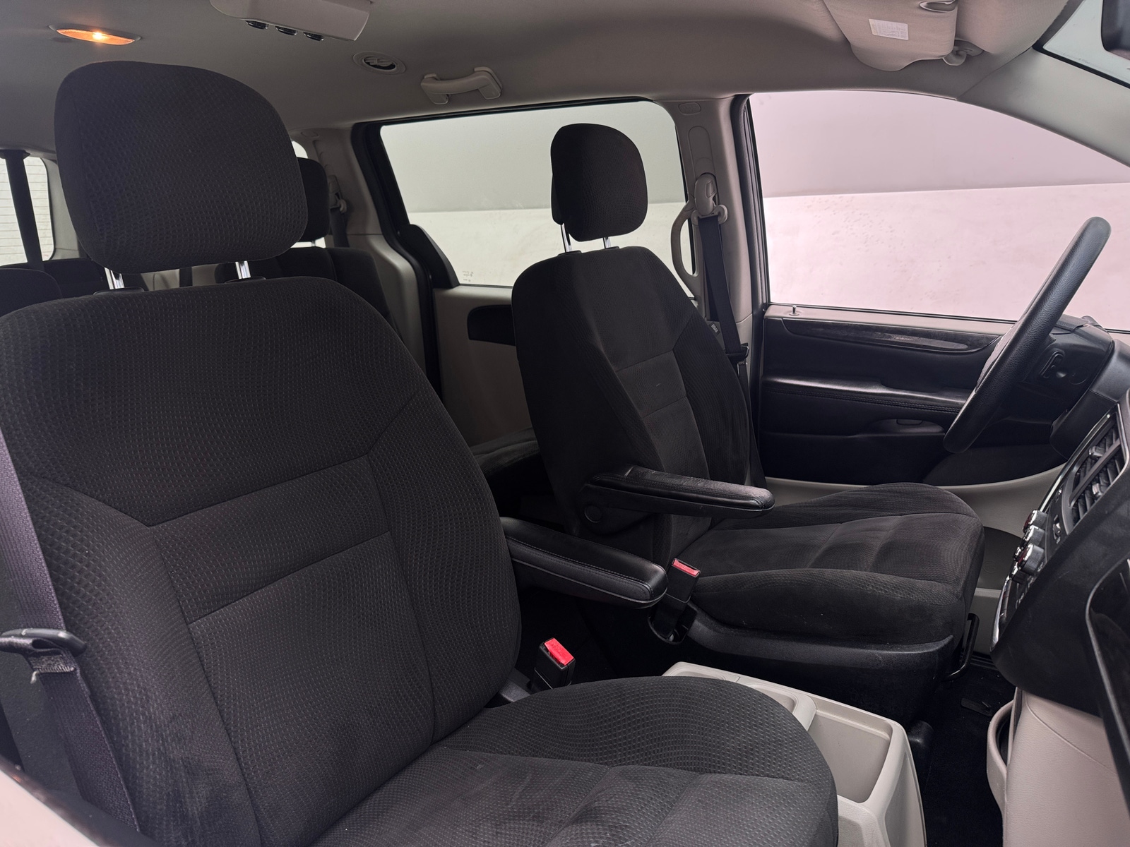 Thumbnail: 2016 Dodge Grand Caravan - 2