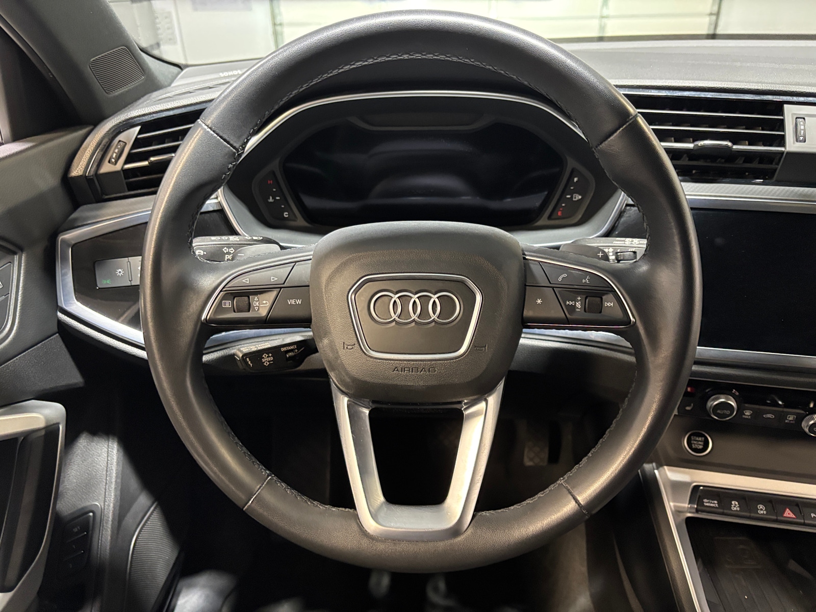 Thumbnail: 2023 Audi Q3 - 4