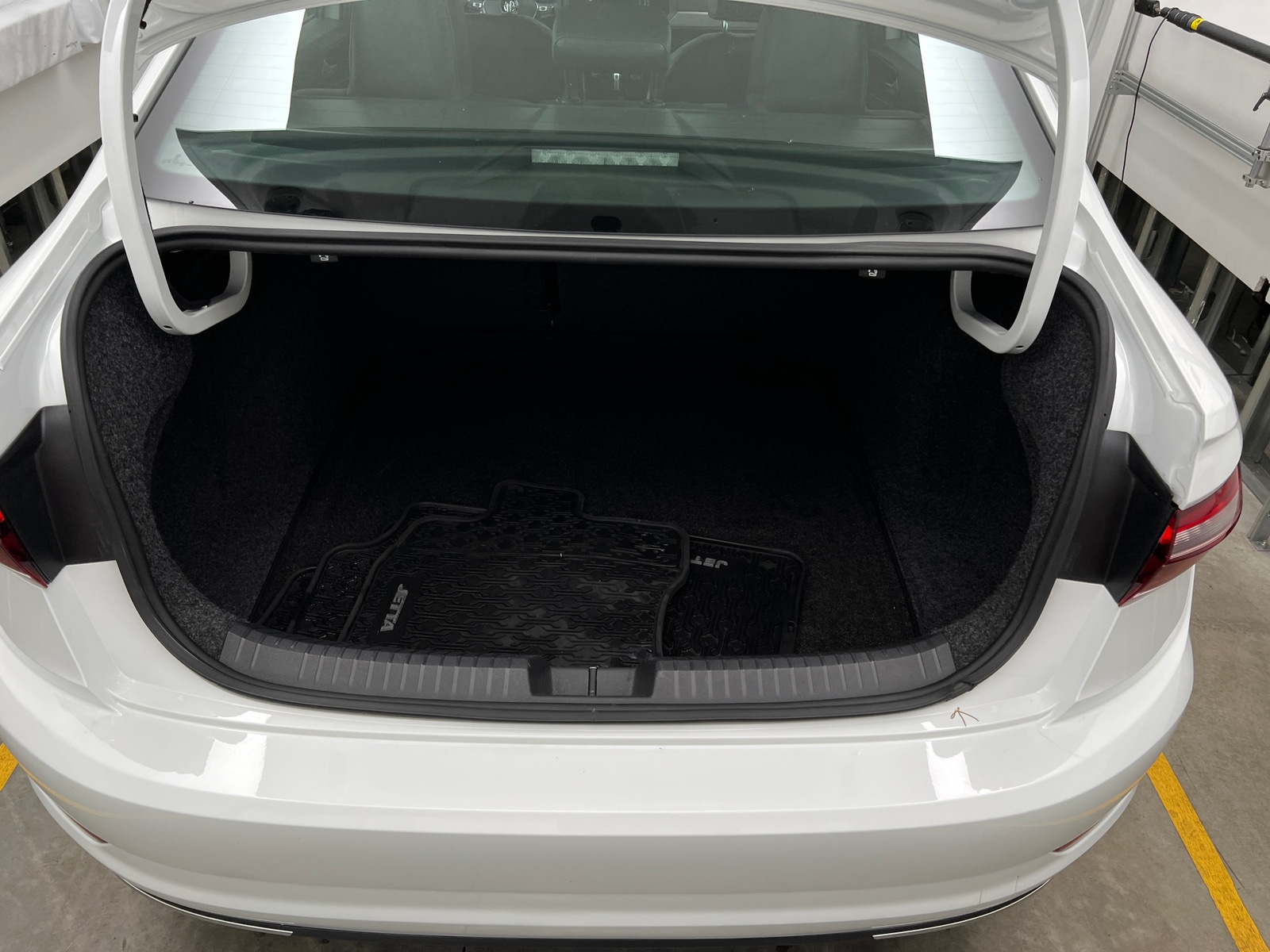 Thumbnail: 2020 Volkswagen Jetta - 6