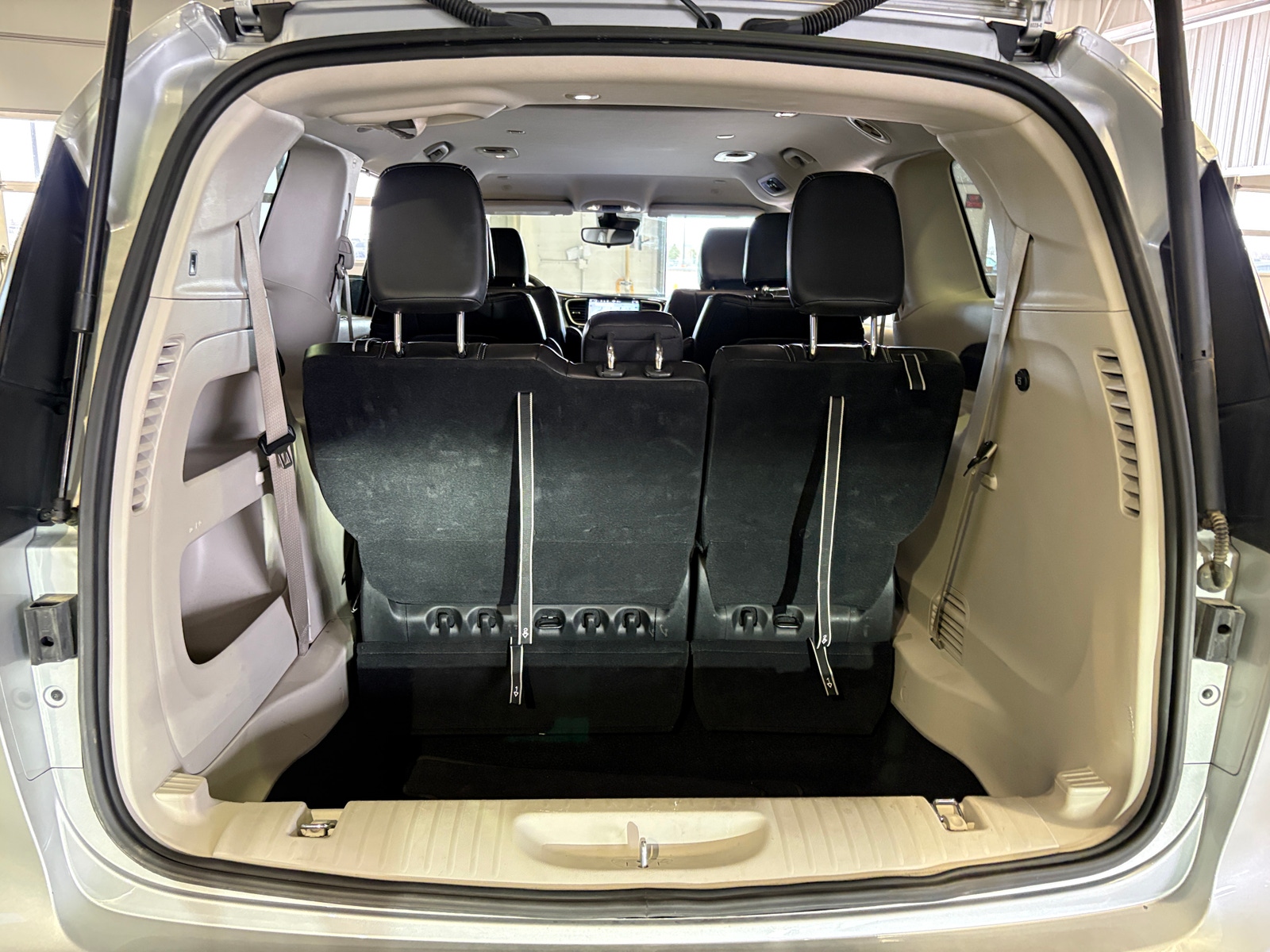 Thumbnail: 2024 Chrysler Pacifica - 6