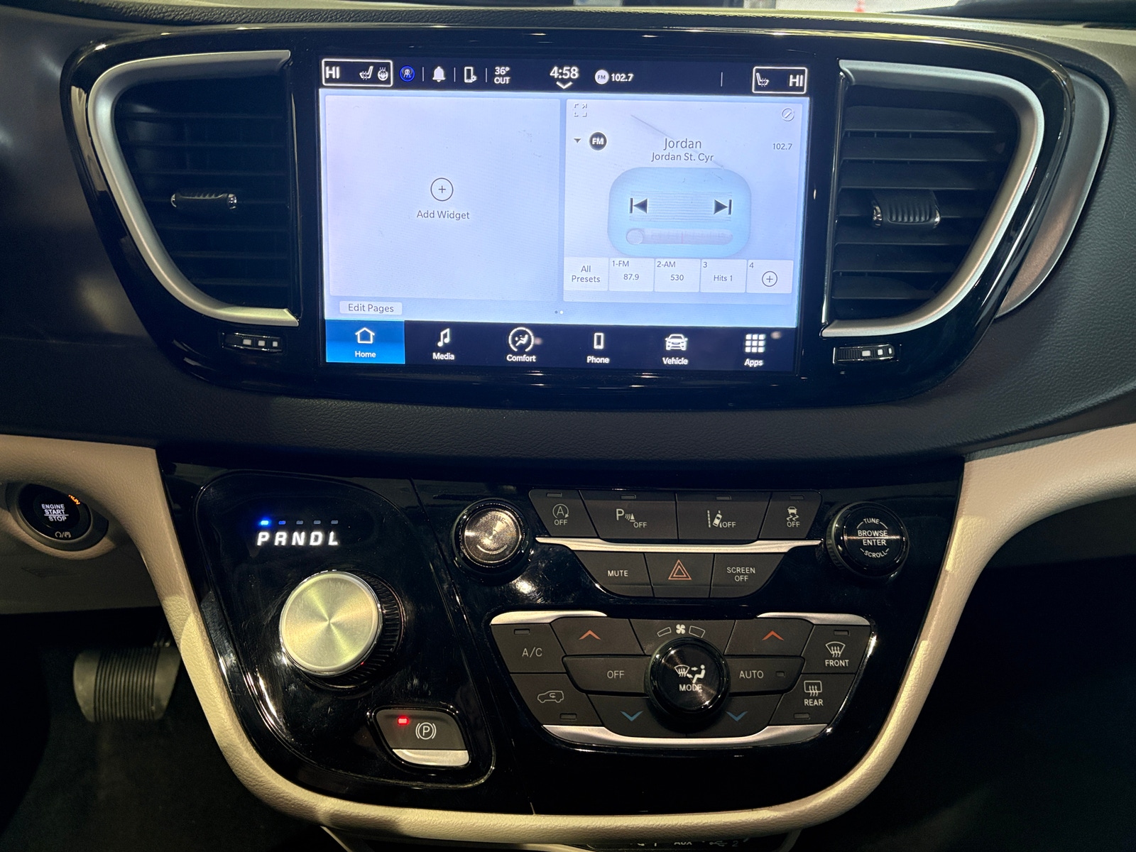 Thumbnail: 2024 Chrysler Pacifica - 3