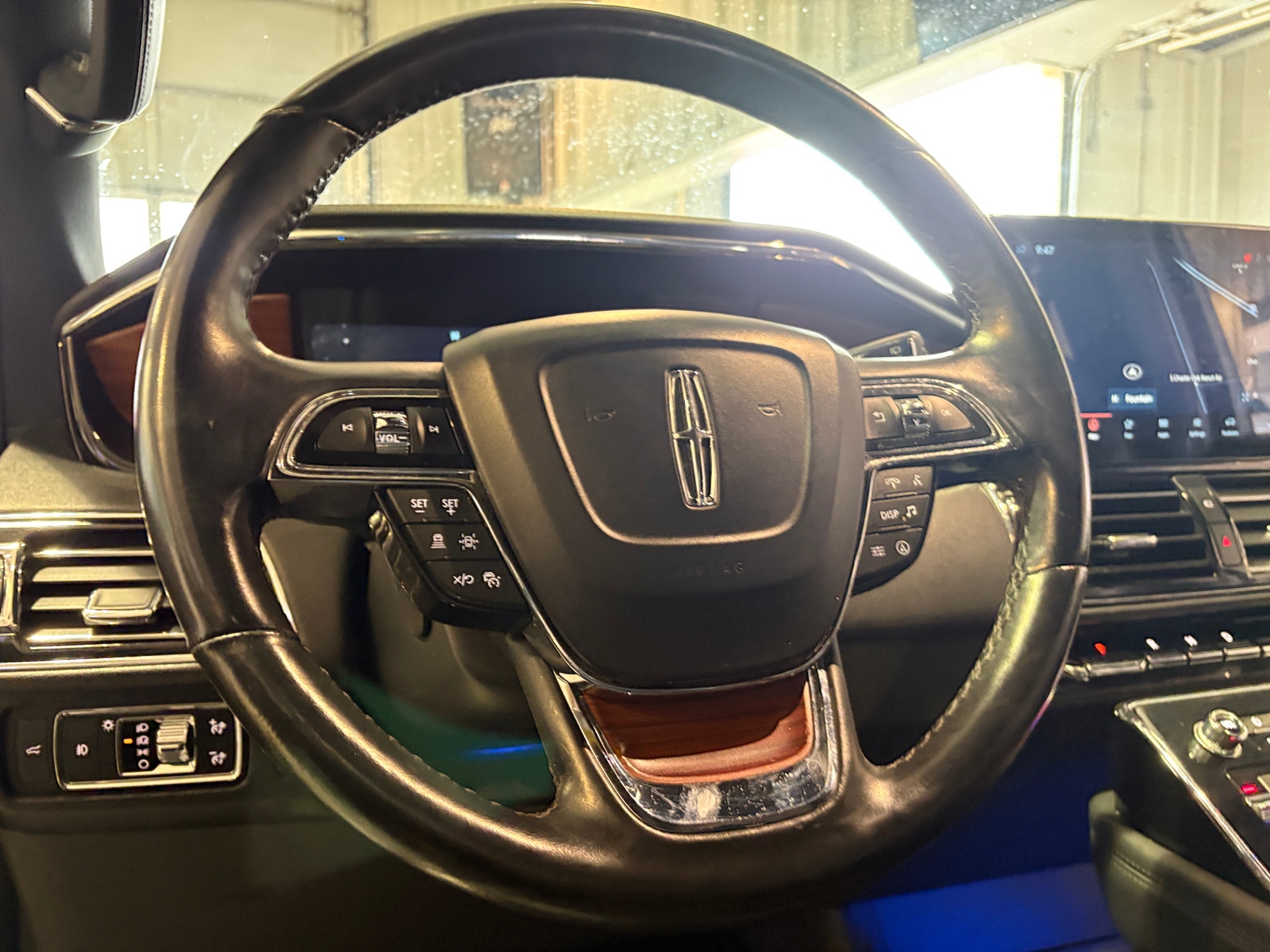 Thumbnail: 2024 Lincoln Navigator L - 4