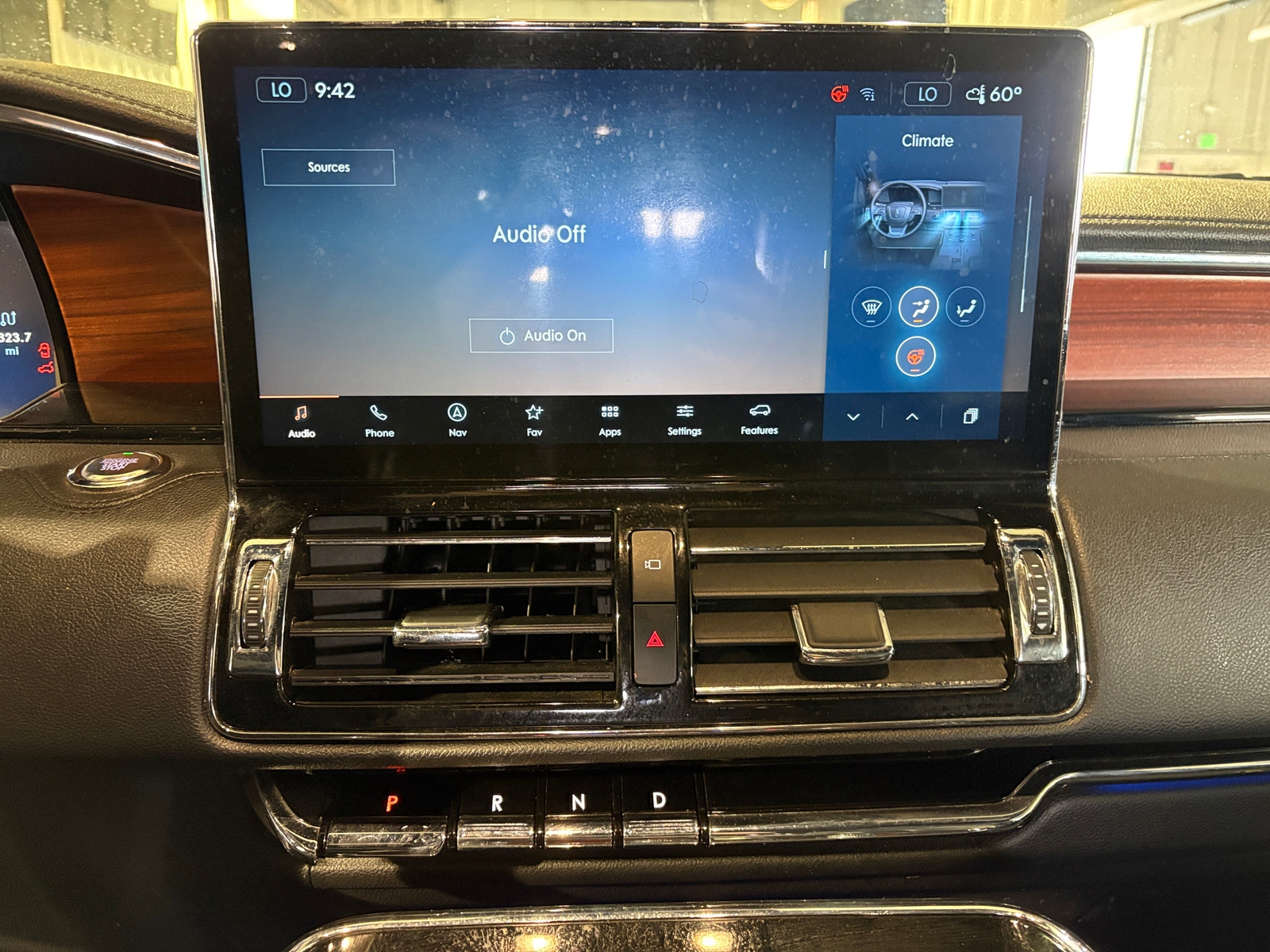 Thumbnail: 2024 Lincoln Navigator L - 3