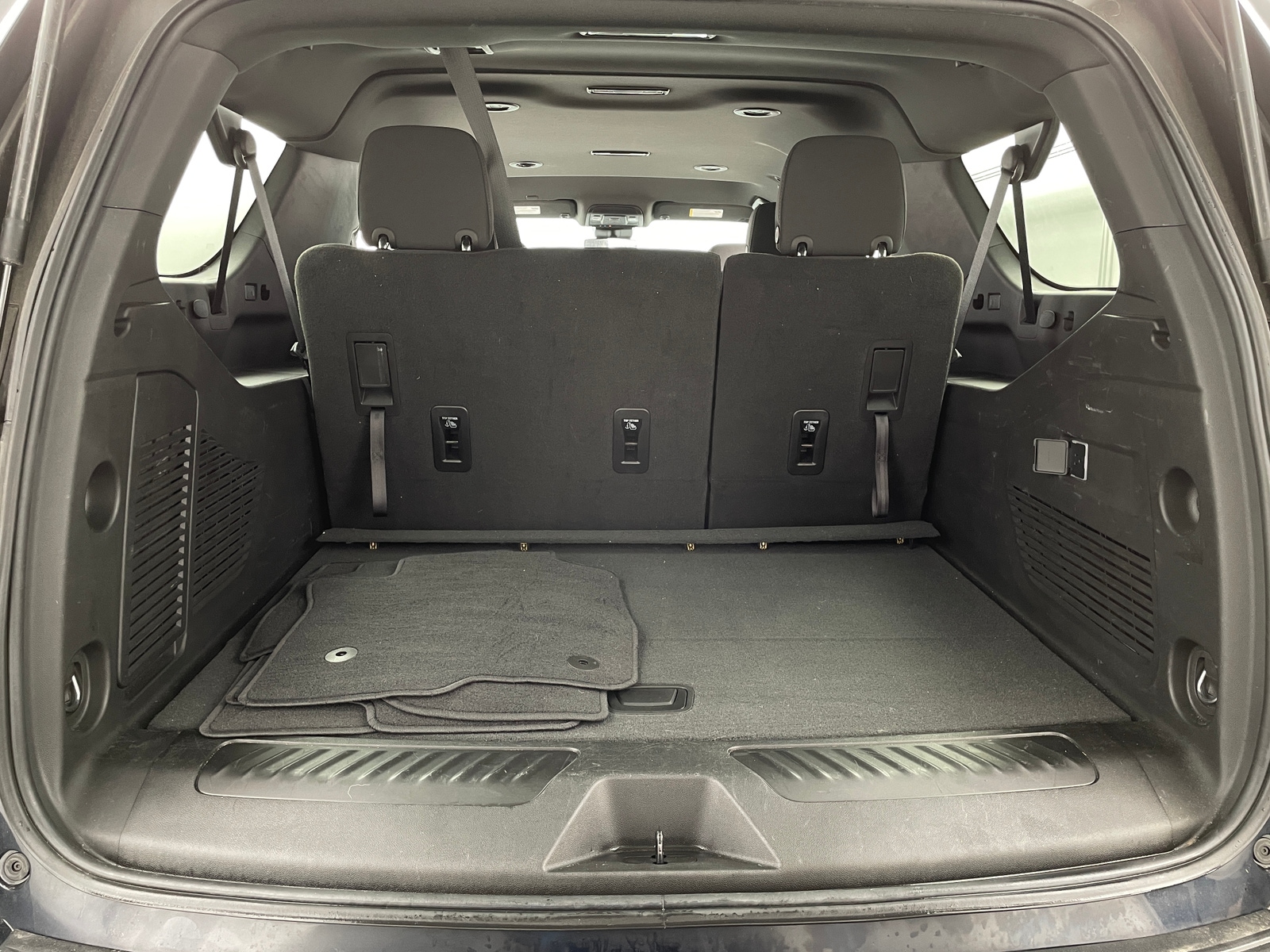 Thumbnail: 2023 Chevrolet Suburban - 7