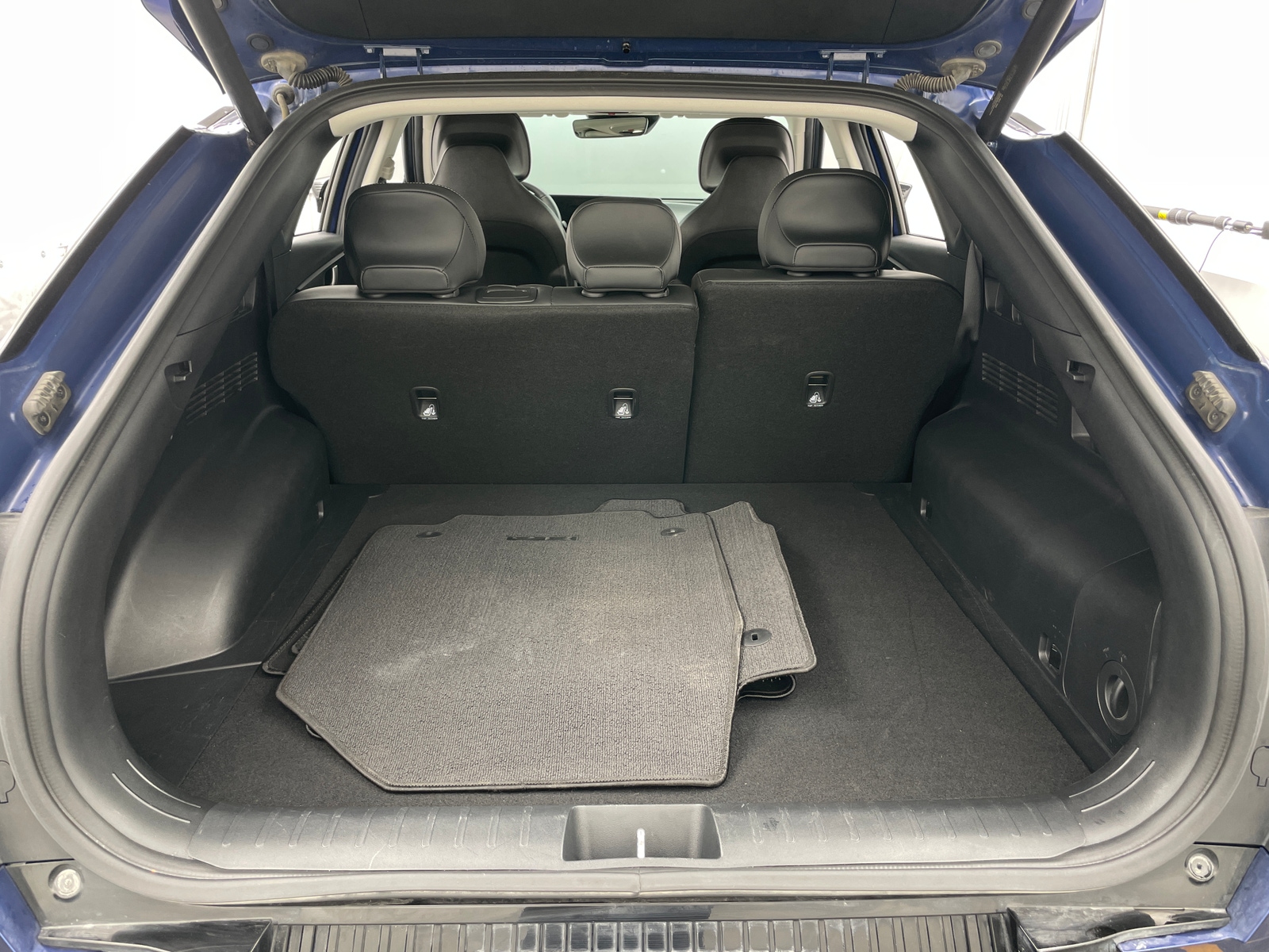 Thumbnail: 2022 Kia EV6 - 6