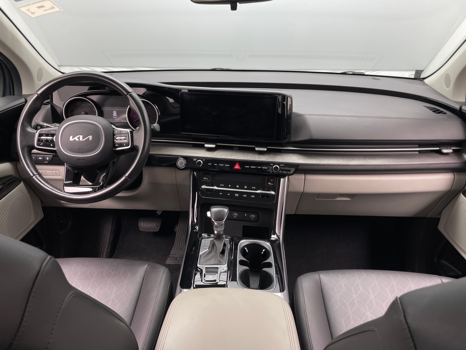 Thumbnail: 2023 Kia Carnival - 3