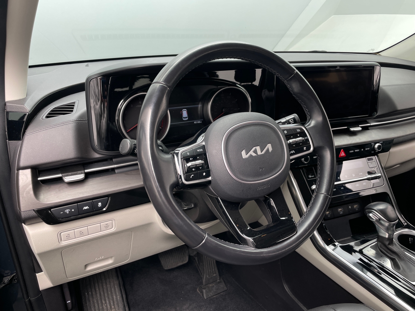 Thumbnail: 2023 Kia Carnival - 5