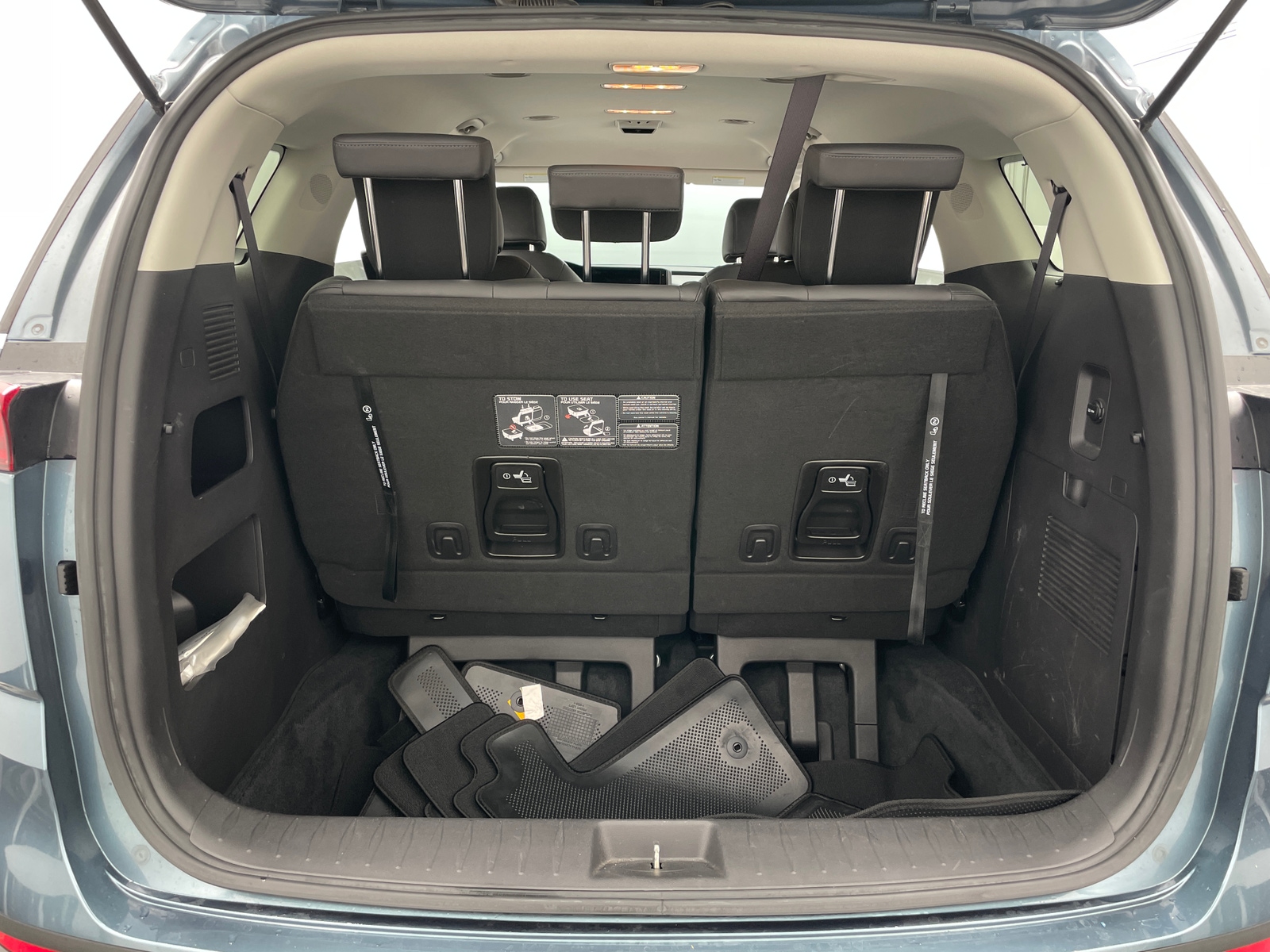 Thumbnail: 2023 Kia Carnival - 7