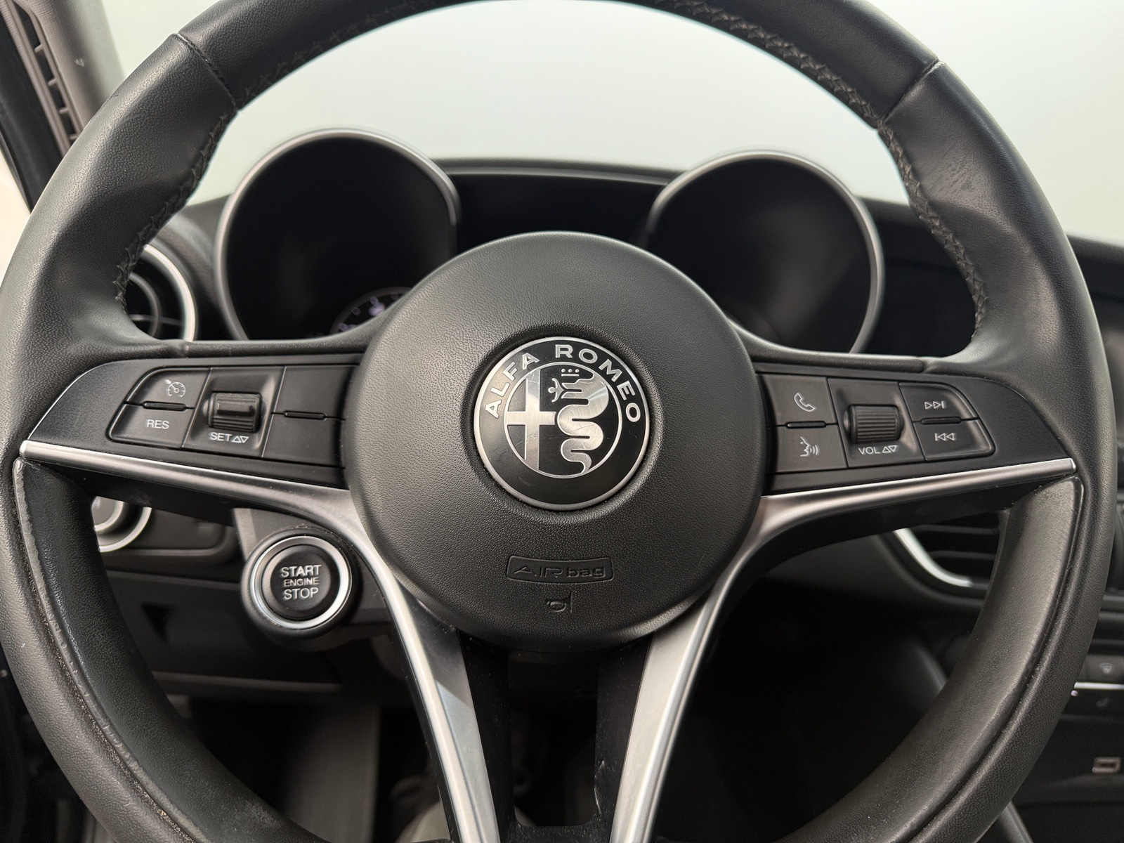 Thumbnail: 2018 Alfa Romeo Giulia - 4